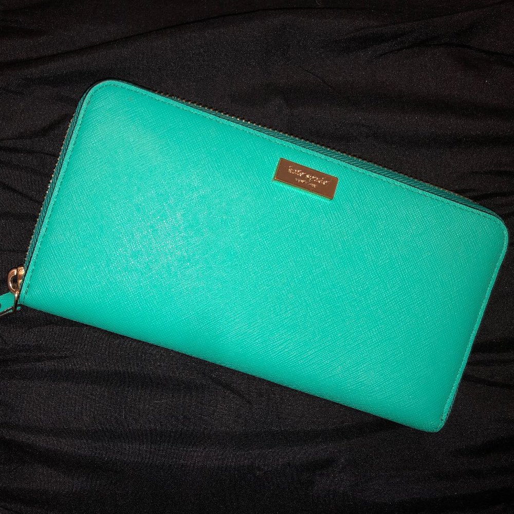 *NEW WITHOUT TAGS* Kate Spade New York Wallet